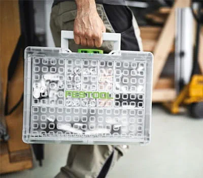 Person bär Festool Organizer