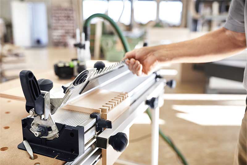 Perfekt resultat för arbetsobjektet med frässchablonen