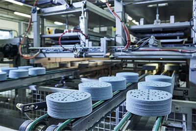 Slippapper på löpande bandet