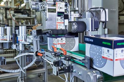 Slippappret packas i kartonger