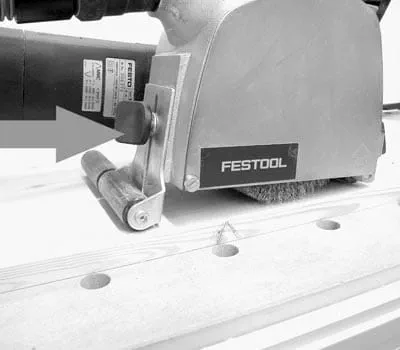 Ställ in önskat strukturdjup med den bakre ratten