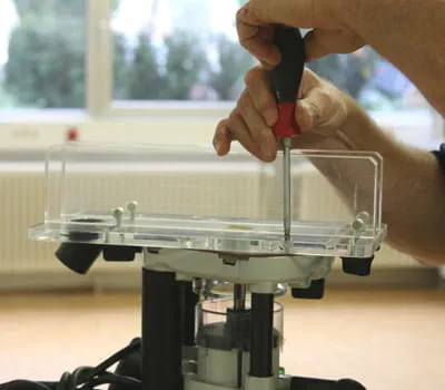 Fästa dubbelanslaget på handöverfräsen