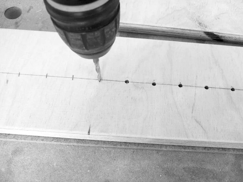 Borra hål för M5-sänkskruvarna