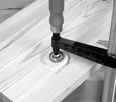 Plugg limmad med trälim