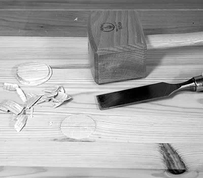 Ta bort överflödigt material med ett stämjärn