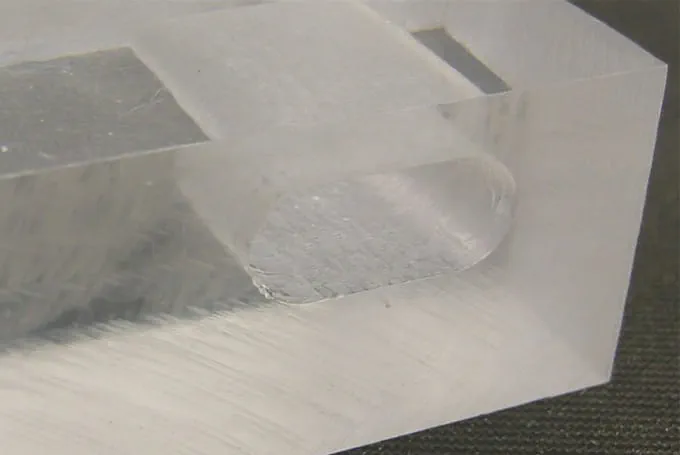 Slipa plexiglas