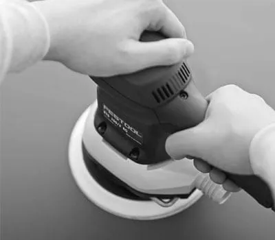 Montera den mjuka slipplattan