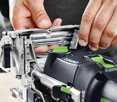 Ställ in fräshöjden efter arbetsobjektets tjocklek