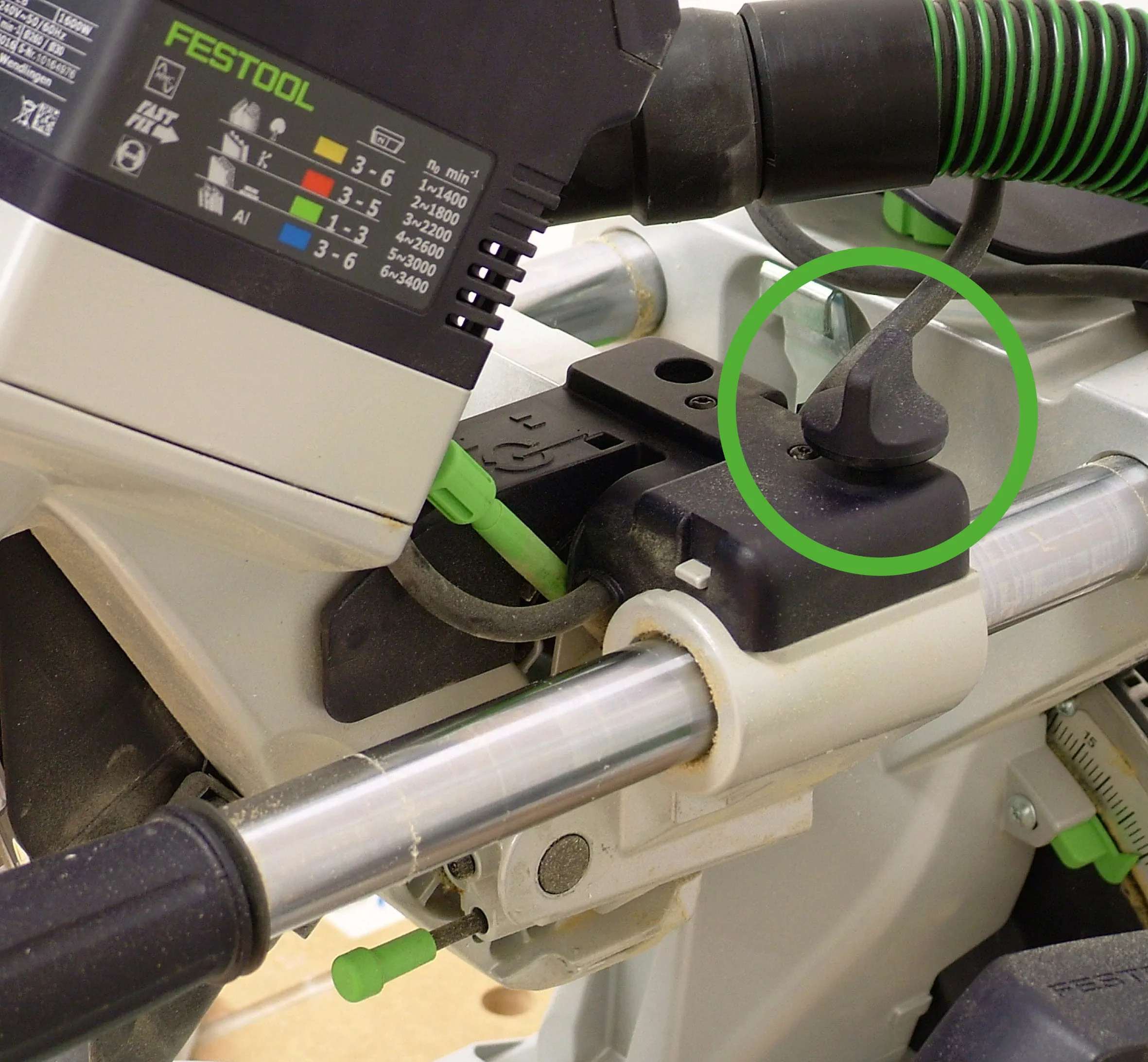 Lossa klämman för draganordningen