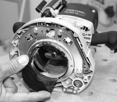 Sätt i spånuppsamlaren