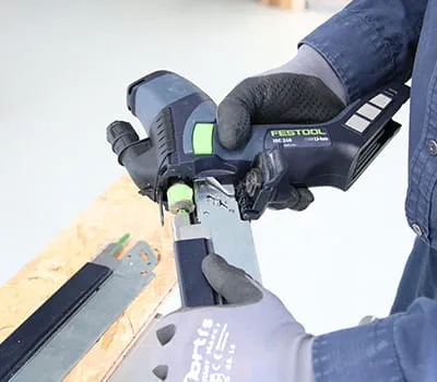 Byta sågblad med stabiliseringsblad