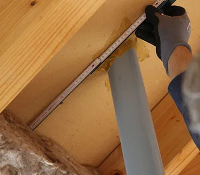 Mät restmåttet till rörets mitt.