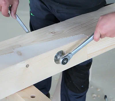 Sätta i gängbultarna