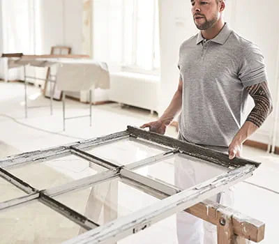 Bedöm fönstrets skick.