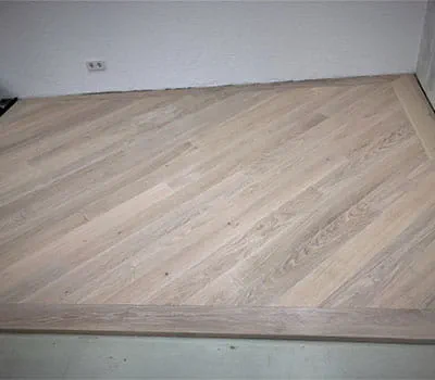 Limmad yta med kantfris