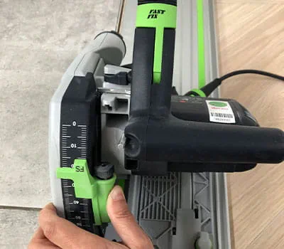 Ställa in sågdjupet 