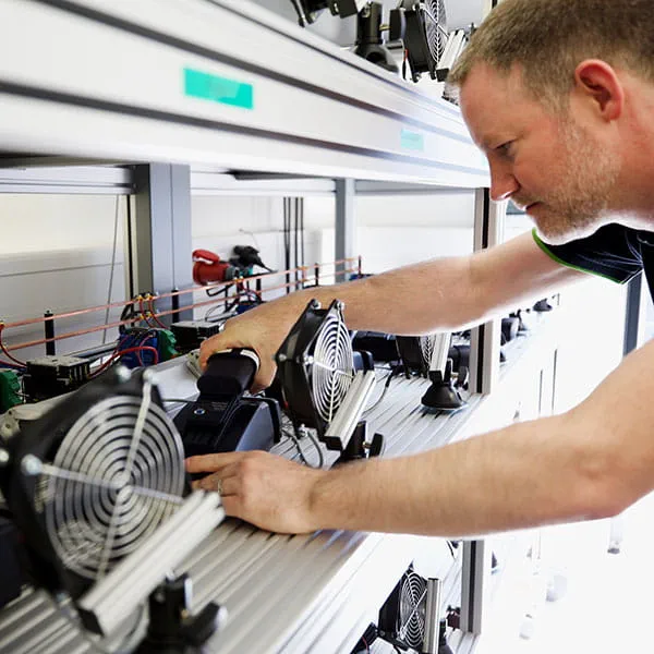 Batterislipmaskinerna från Festool i testlaboratoriet