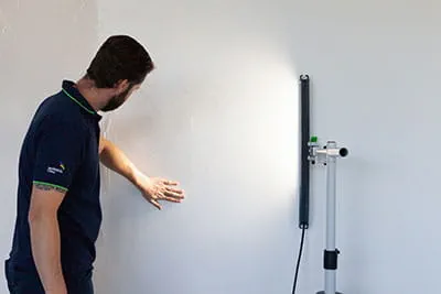 Kontrollera ytor med Festools släpljus STL 450