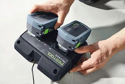 Med fyra batterier och laddaren TCL 6 DUO kan man göra de flesta arbeten med batteri utan avbrott.