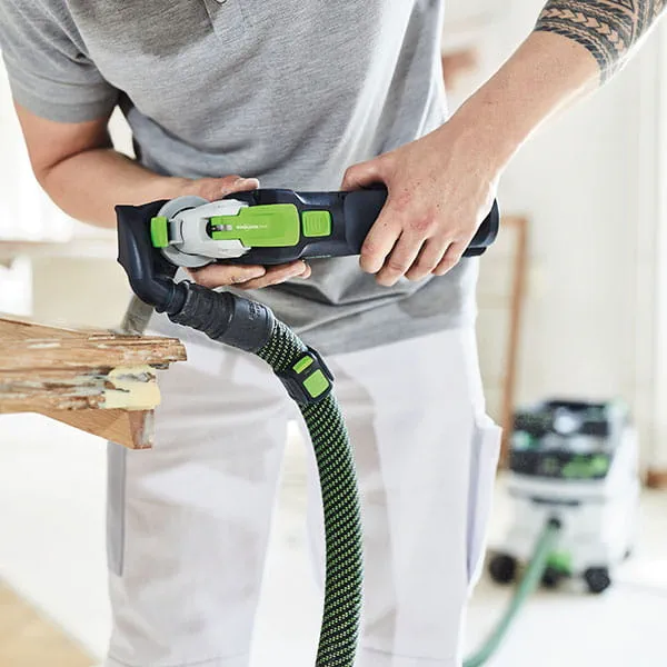 Det batteridrivna multiverktyget VECTURO OSC18 från Festool i arbete