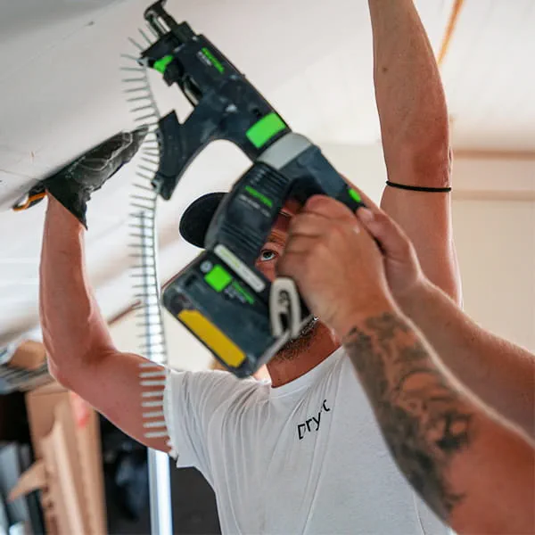de anställda på "Dryft" under arbetet