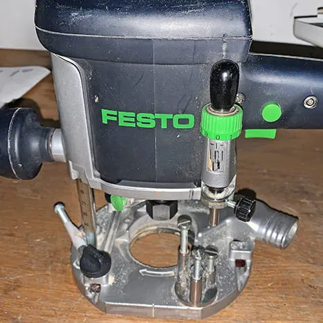 En 30-årig handöverfräs Festo OF 900 E