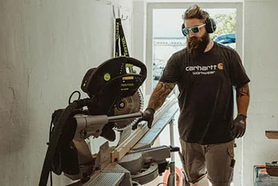 Festools kap-/gersåg KAPEX KS 120 i arbete på byggarbetsplatsen