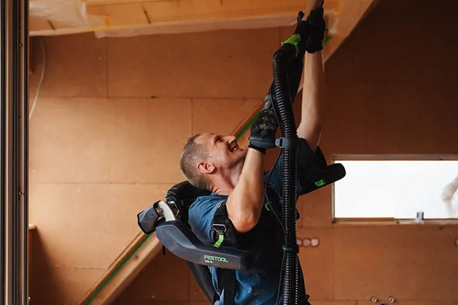 Karl Preisser med exoskelett