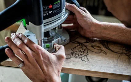 Fräsning med handöverfräsen från Festool