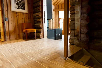 Den färdiga parketten i huset