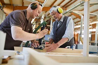 Möbelsnickaren Karsten Shillings i arbete med DOMINO förbindningsfräs från Festool.