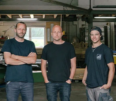 Action Sports made in Durach (fr.v.t.h.): tillverkningschef Martin Hänsel, verkställande direktörer Dirk Scheumann och Johannes Meier.