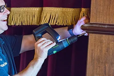 Batteri-borr/skruvdragaren från Festool i arbete