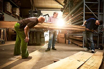 Batteri-borr/skruvdragaren från Festool i arbete