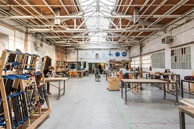 Makerspacet är en verkstad som är öppen för alla.